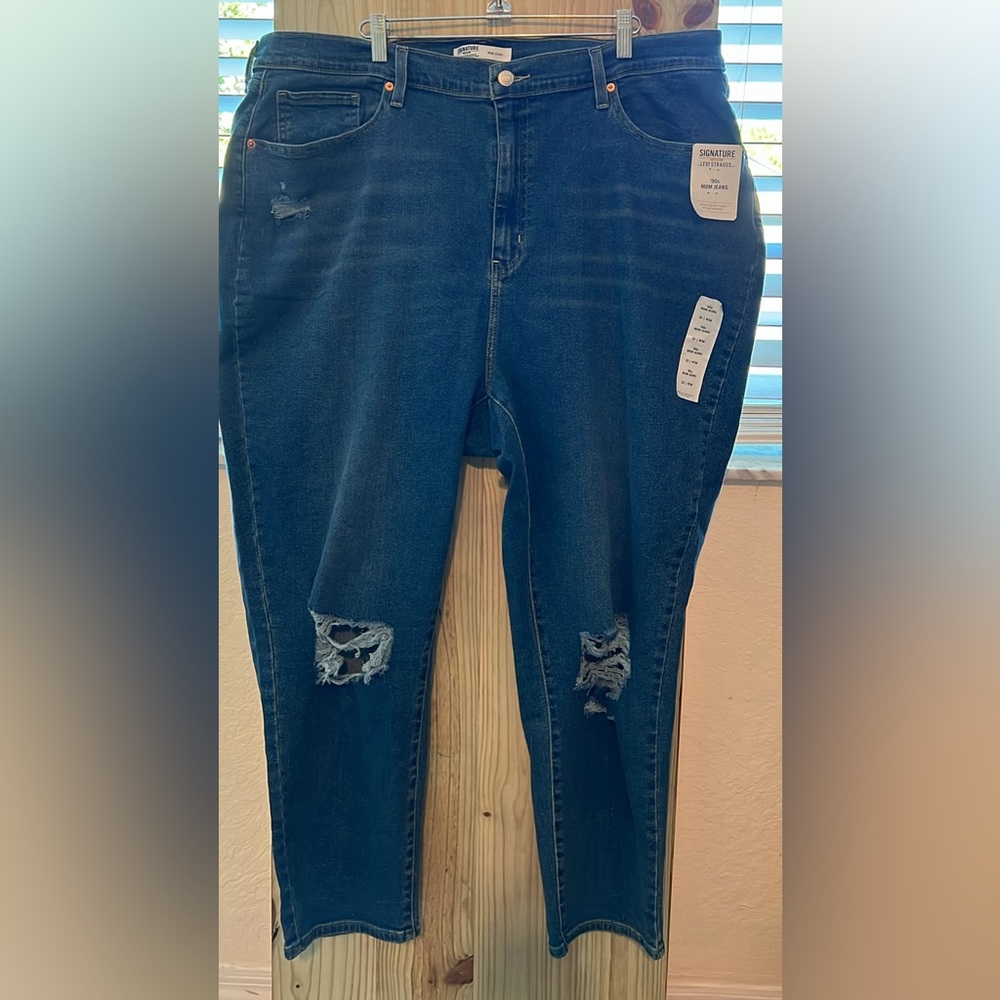 Signature by Levi Strauss & Co. Gold Women's 90's Mom Jean (plus size 22)
